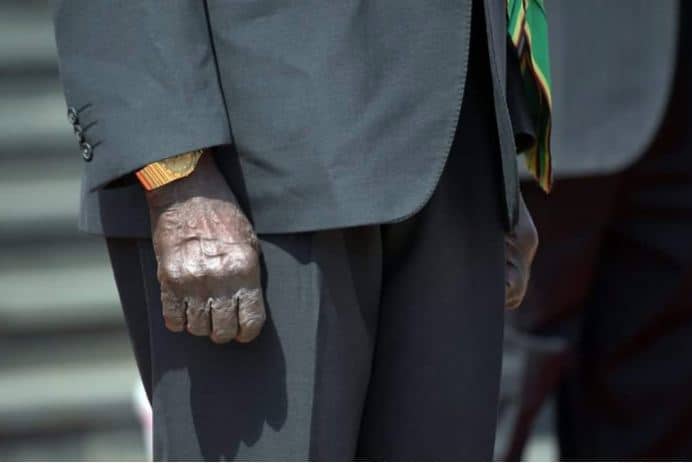 Mugabe’s picture goes viral, Dry hands, No vaseline