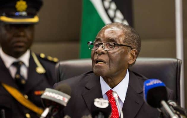 Mugabe and his medical specialists fly to Lesotho
