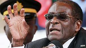 Zimbabwe ‘NUST’ student shouts at Mugabe at graduation, Arrested by CIO