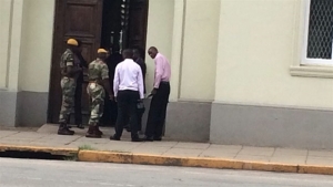 Mugabe's men CIOs and soldiers at the Parliament door