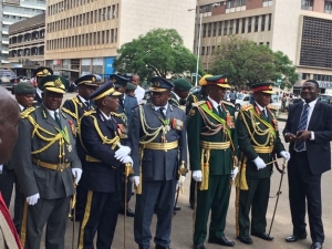 Services Chiefs wait for Mugabe outside Parliament 