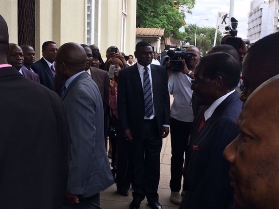 Trash talk: Zim’s President Mugabe blasted over useless state of the nation ‘SONA’ speech