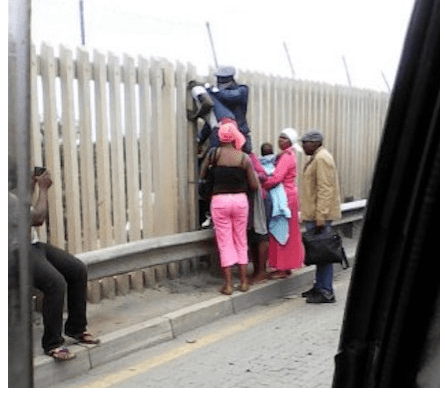 Illegal SA Border jumping is over? South Africa to erect 40 km fence at Beitbridge