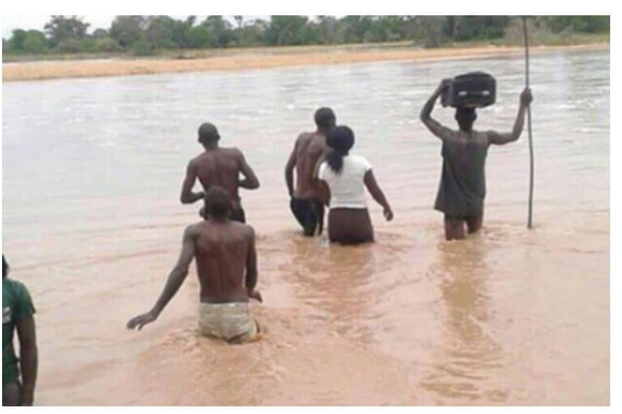 Goods smugglers from Zim and SA open unofficial border posts along Limpopo River