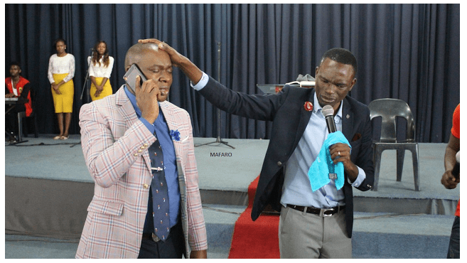 Did Zimbabwe’s Pastor Paul Sanyangore recieve a phone call from GOD..Pictures