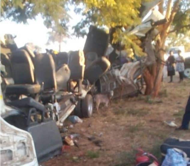BREAKING: Fatal kombi accident on Bulawayo-Harare road today..Pictures