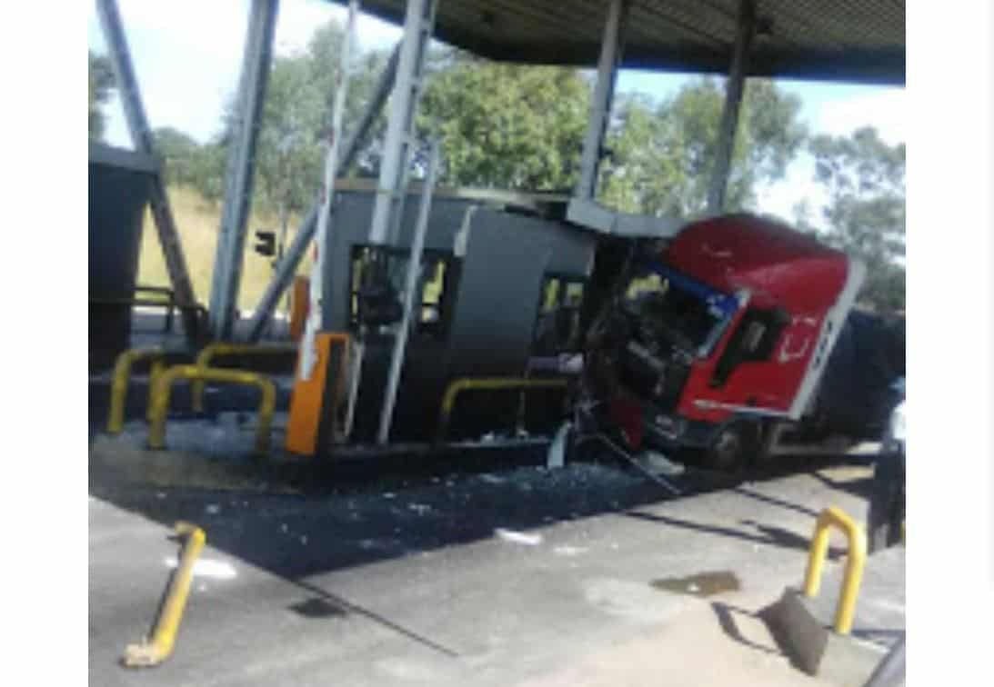ACCIDENT: Lorry crashes into tollgate, 1 feared dead