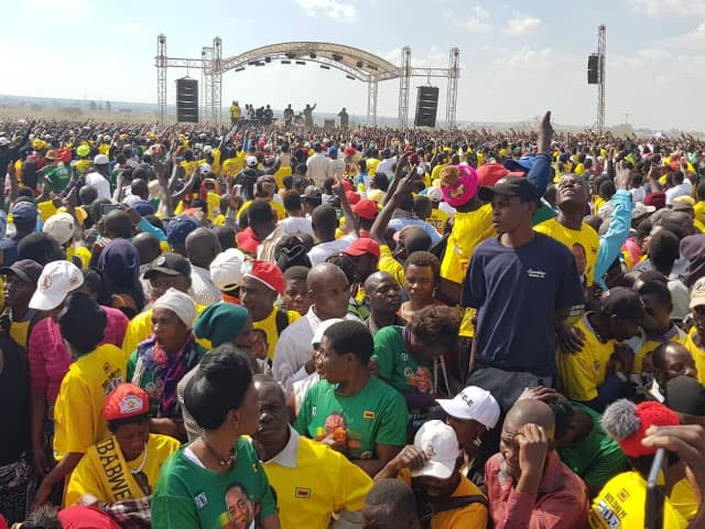 PICTURES: 30 000 youths bused for Mnangagwa Zanu PF rally in Gweru