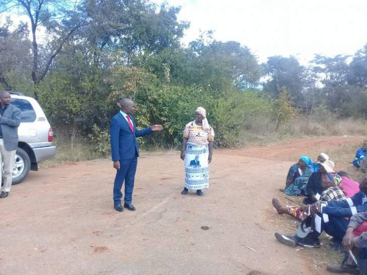 PICTURES: When Chamisa stopped to address Zanu-PF supporters
