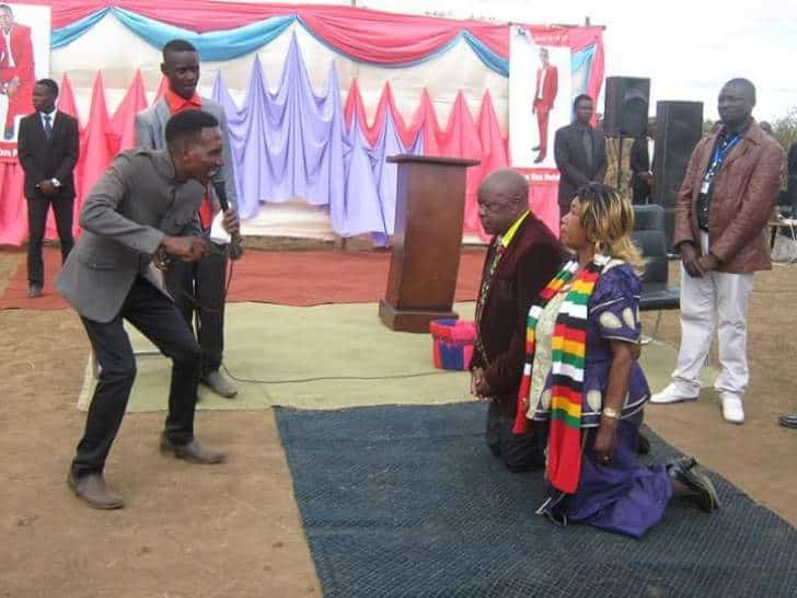 Picture of Chris Mutsvangwa kneeling before prophet goes viral
