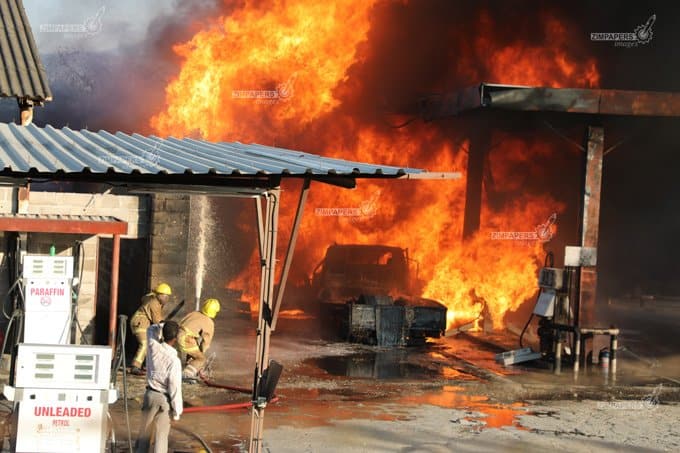 BREAKING News pictures: Glow Petrol Station in Mutare Gutted by Fire, Cars Burnt to Shells