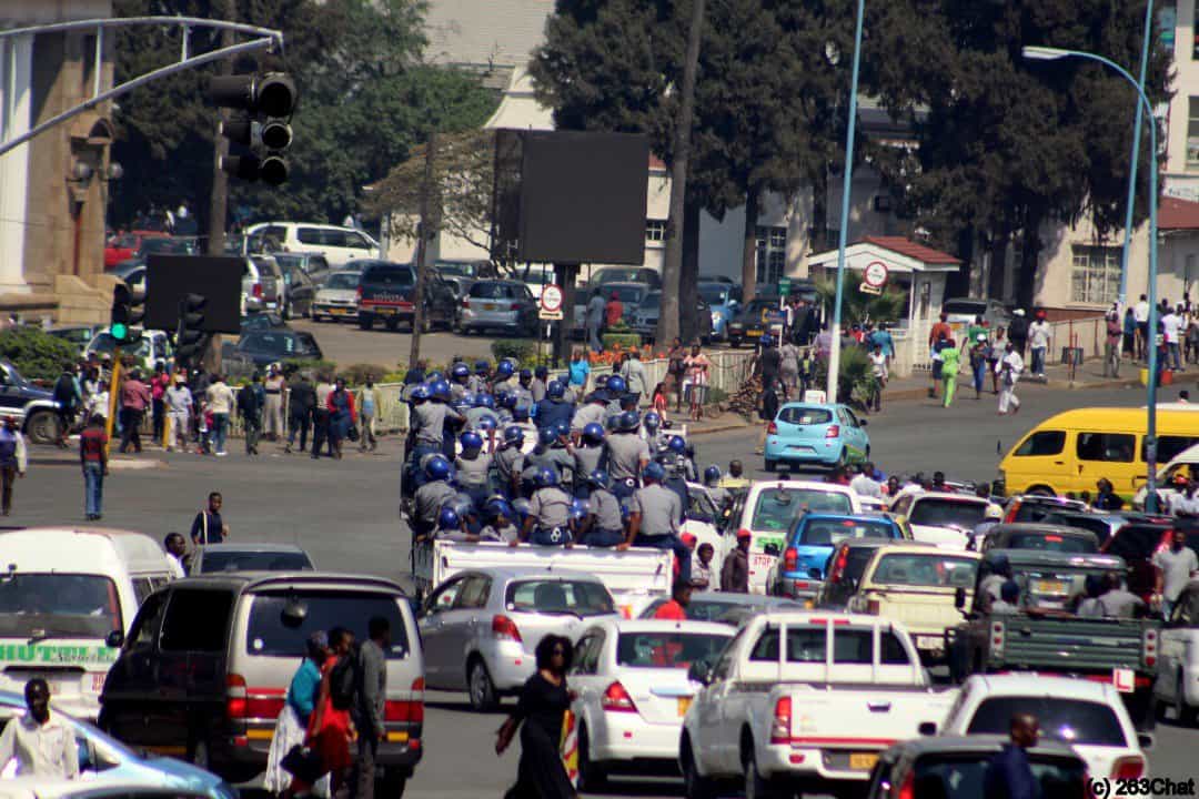 LATEST: Vendors clash with ZRP police in Harare CBD
