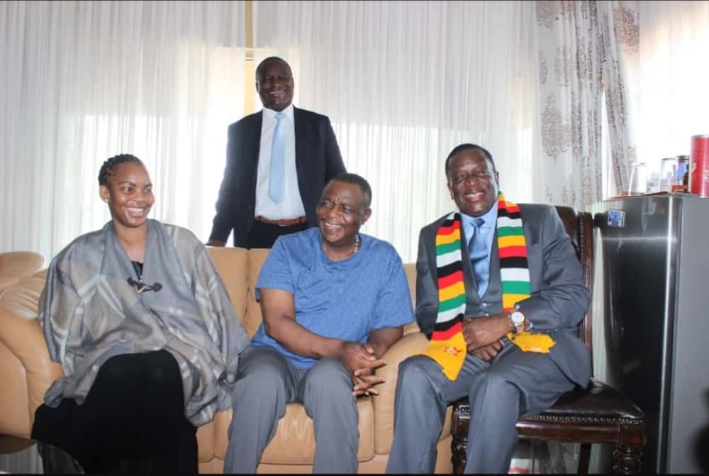 PICTURES: ED Mnangagwa visits Chiwenga and wife…Doctors say VP should be allowed to rest