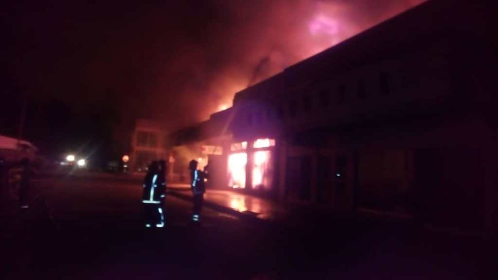 BREAKING News: Massive FIRE burns down Edgars shop in Kadoma