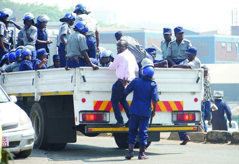 BREAKING: ED Gvt detains 25 Journalists at Harare Central
