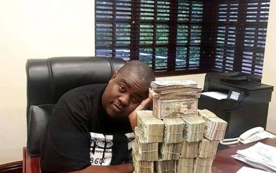 PICS: Chivhayo Shows Off US$1 Million Cash, Thanks ED For Economic Policies