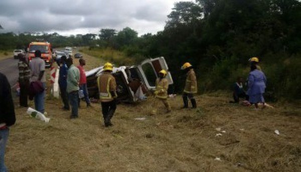 Just In: 8 Perish In Horror Crush… Two Vehicles Plunge Into A River