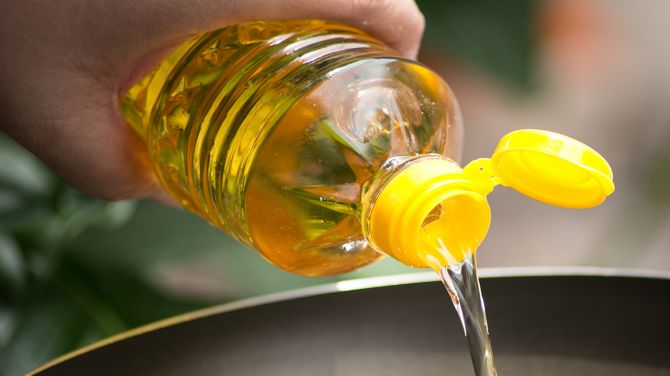Cooking Oil Shortage Looms as Forex Reserves Dwindle