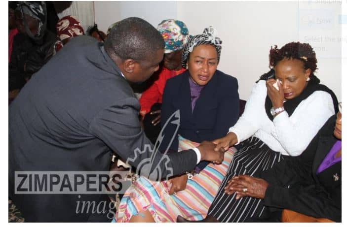 Chamisa consoles Mnangagwa’s wife: PICTURES