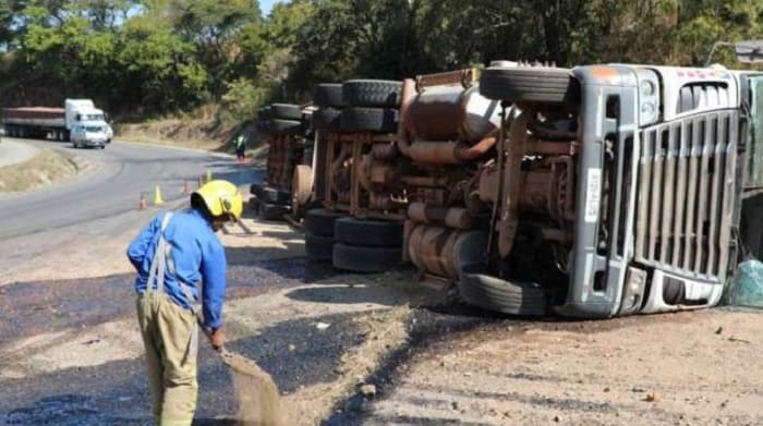 Truck with 30000 litres of fuel overturns at Christmas Pass in Mutare