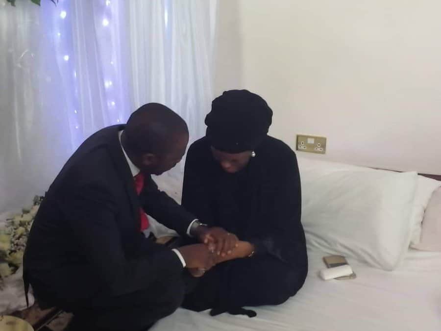 Funeral PICTURES: Nelson Chamisa visits Mugabe family, Consoles Grace at Blue Roof
