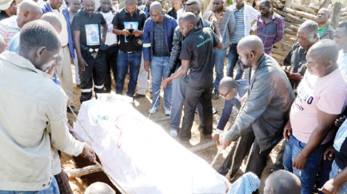 LATEST: Shock as Nomazwe and children boycott Bheki Ndlovu burial