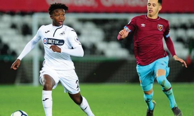 Warriors defender Tivonge Rushesha(17) signs professional contract with  Swansea