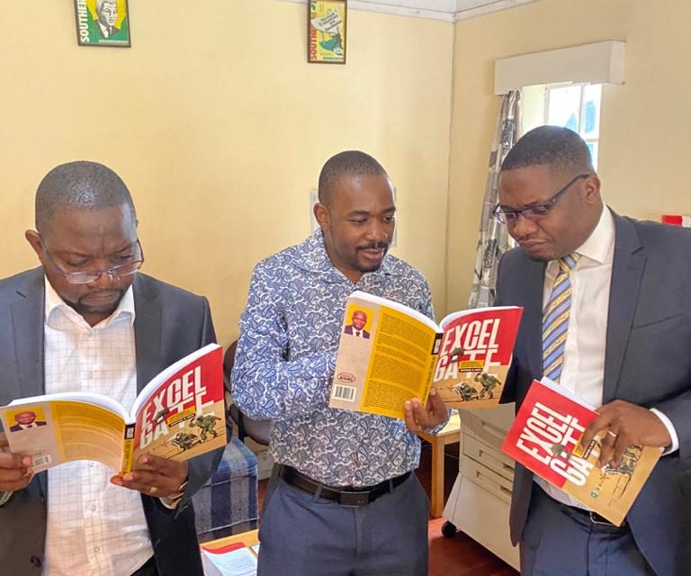 Pictures: Chamisa and his team reading ExcelGate book by Prof Jonathan Moyo