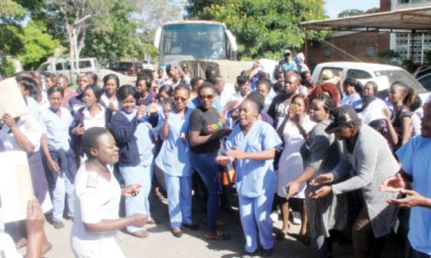 Nurses At Mpilo Demonstrate Over New ‘Slavery’ Shifts