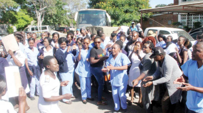 Nurses At Mpilo Demonstrate Over New ‘Slavery’ Shifts
