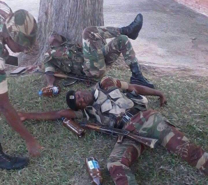 Zim soldiers and police beat up civilians during lockdown…VIDEO