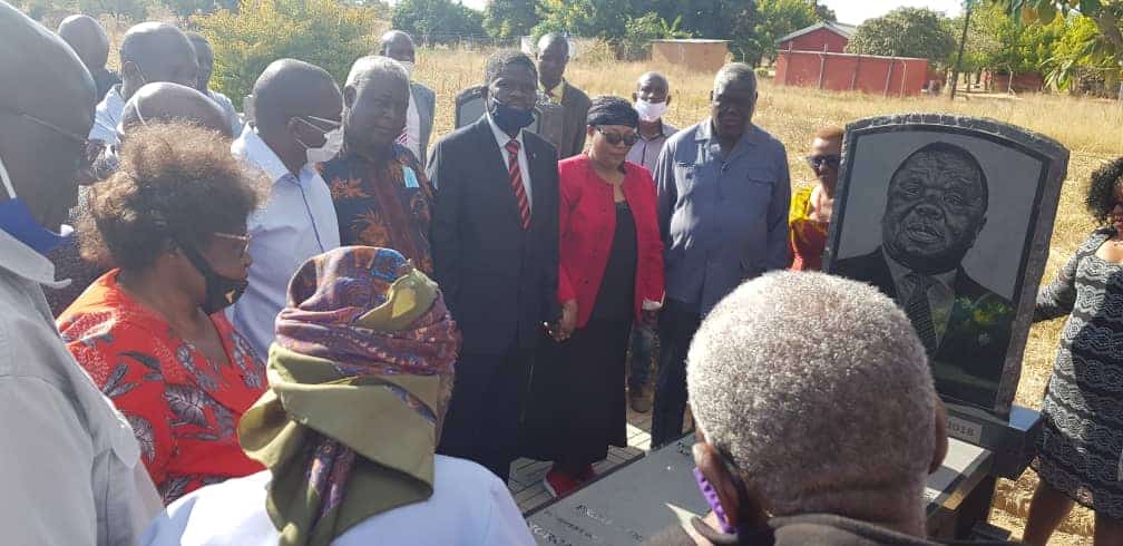 Mixed Reactions over Khupe’s ‘SATANIC’ Rituals at Morgan Tsvangirai Grave… VIDEO