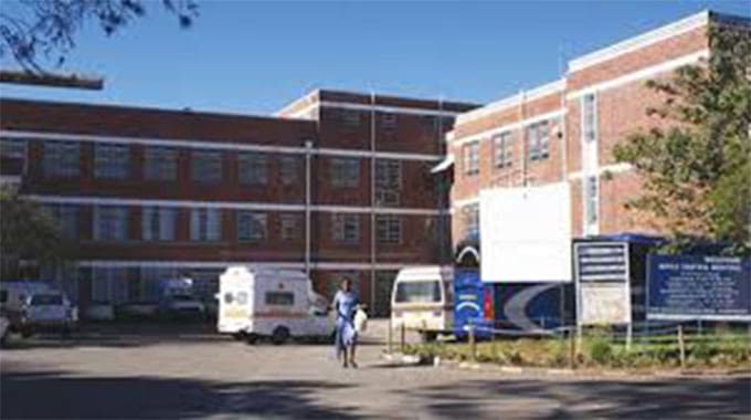 BULAWAYO: Crisis at Mpilo Central Hospital as 200 Health Workers Self-isolate