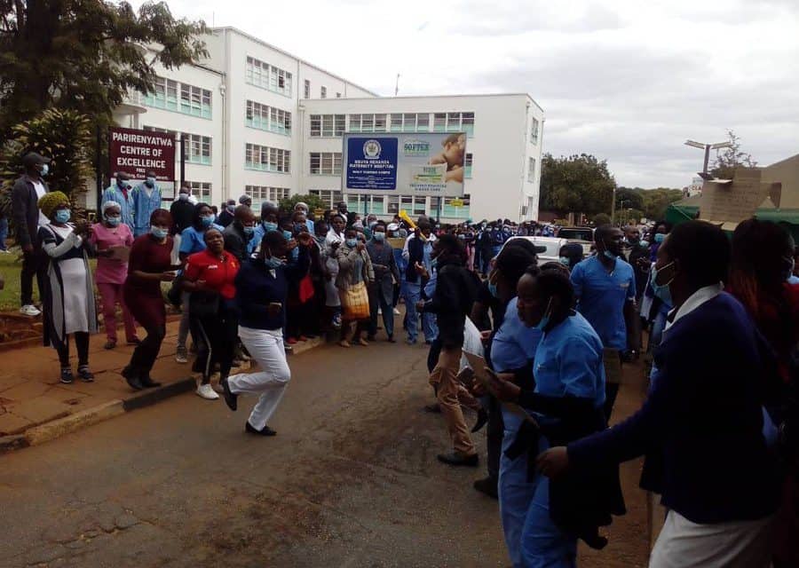 BREAKING: Strike VideoS.. Doctors, nurses demonstrating in Harare today..PICTURES