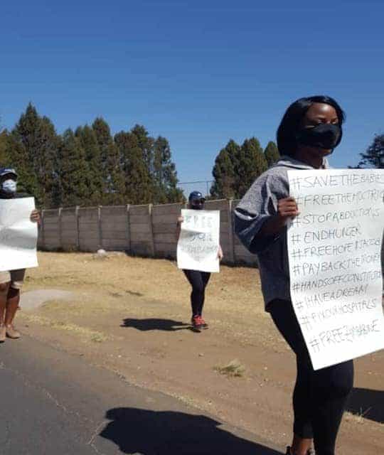 WATCH: Police arrest Fadzayi Mahere and others for protesting in Groombridge