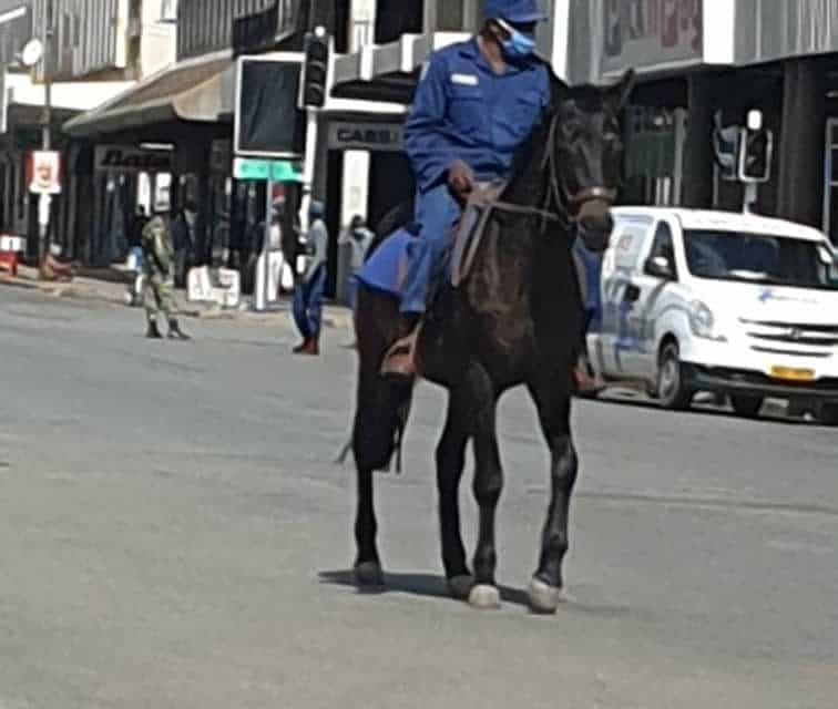 Police Seal Gweru: Noone allowed in CBD… PICTURES