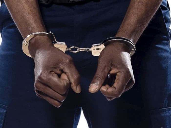 Brave Residents Arrest Thieving Cops in Bulawayo