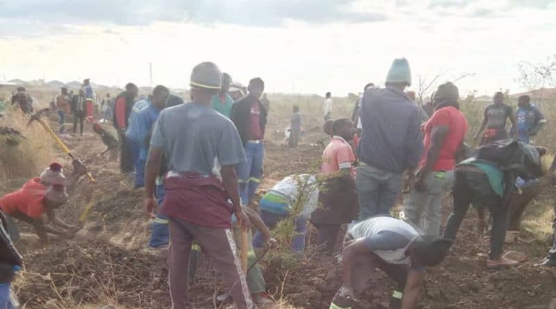 GWERU: Gold rush in Senga as Mashurugwi Machete miners invade suburb..PICTURE