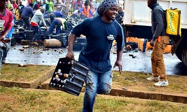 Early Xmas: Free beer party in Kwekwe after delivery truck accident