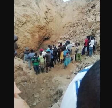 Man dies after being pushed into a mine shaft following misunderstanding over US$10