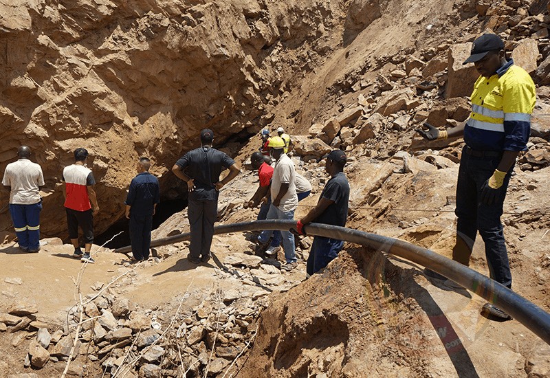 MINE DISATER UPDATE: Trapped miners’ relatives threaten to take over rescue operations, say authorities too slow