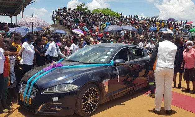 Full Stadium: Chiredzi homeless-jobless man attracts BIG crowd at his wedding….PICTURES