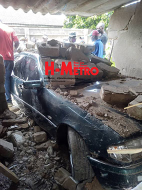 Mercedes Benz drives into house..PICTURES