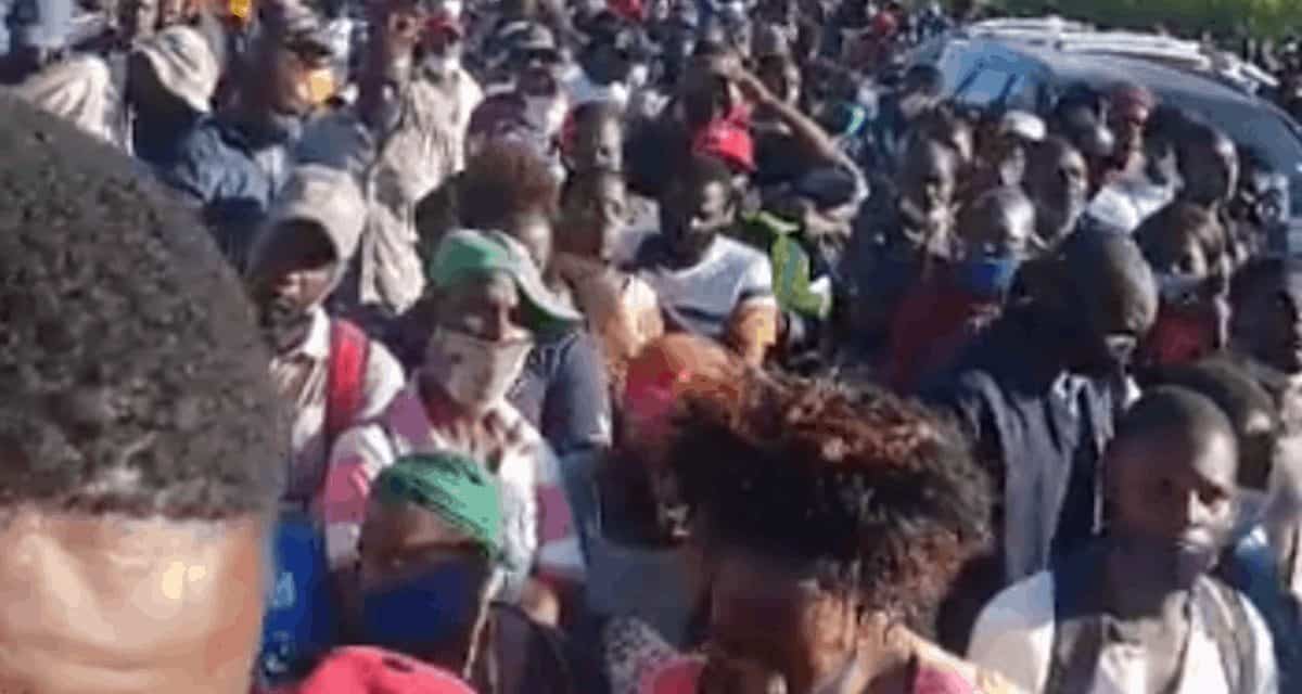 BEITBRIDGE BORDER UPDATE: Crowds of Zimbabweans, queues of commercial trucks build up, as SA intensifies clampdown