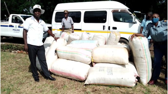 Trio arrested carrying 26 X 90kgs of mbanje in a Nissan Caravan vehicle