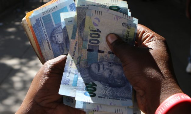 Border Jumper (33) Loses 60 000 South African Rands, US$300 to Robbers