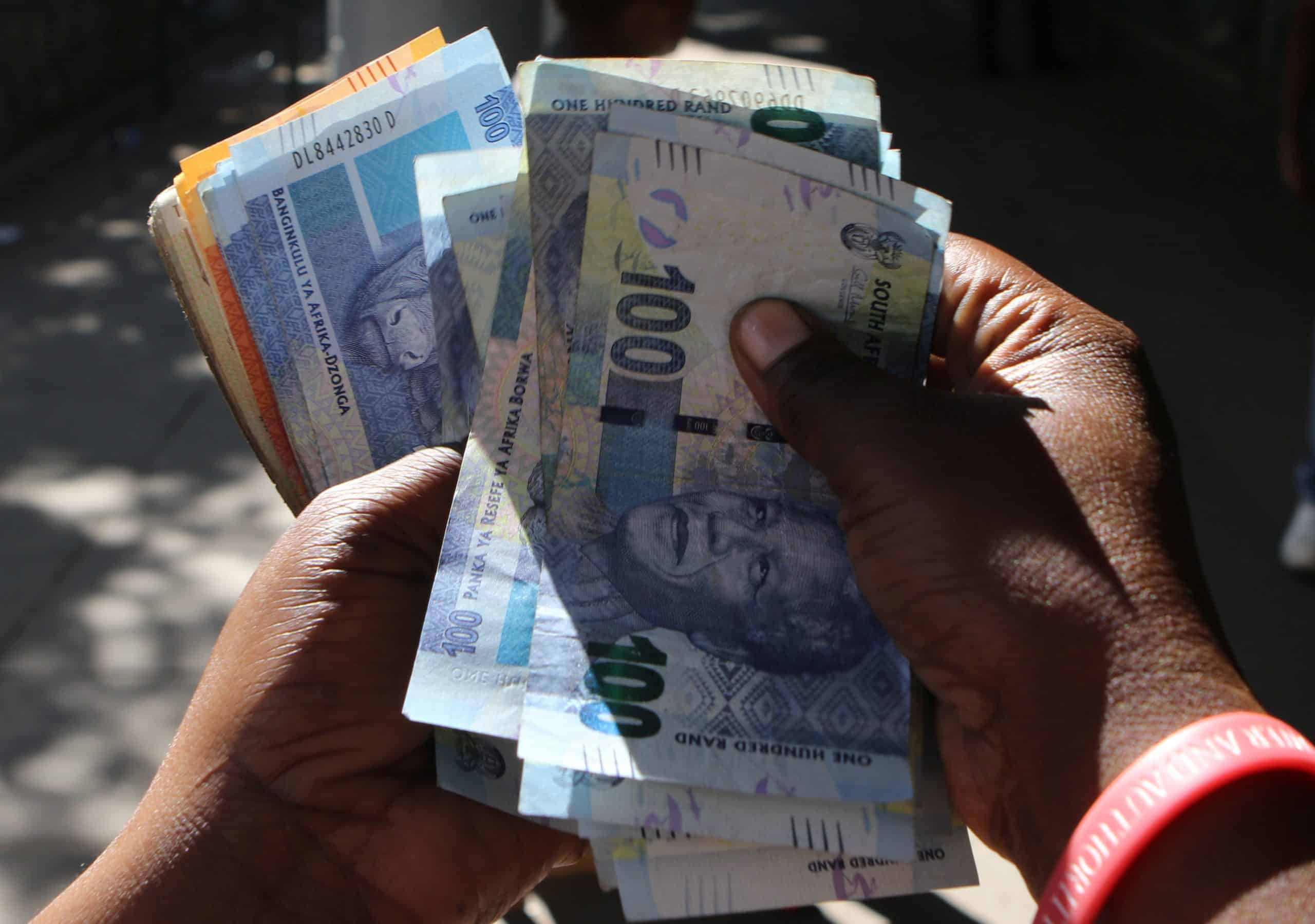 Border Jumper 33 Loses 60 000 South African Rands US 300 To Robbers 