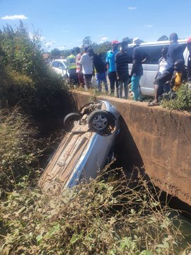 Car falls off bridge, plunges into river, occupants escape with injuries…PICTURES…