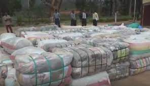 A Zimbabwean, 6 foreign nationals nabbed trying to smuggle 275 bales of clothes