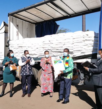 PICTURES: Mnangagwa receives Cyclone Idai aid pledged by SA in 2019